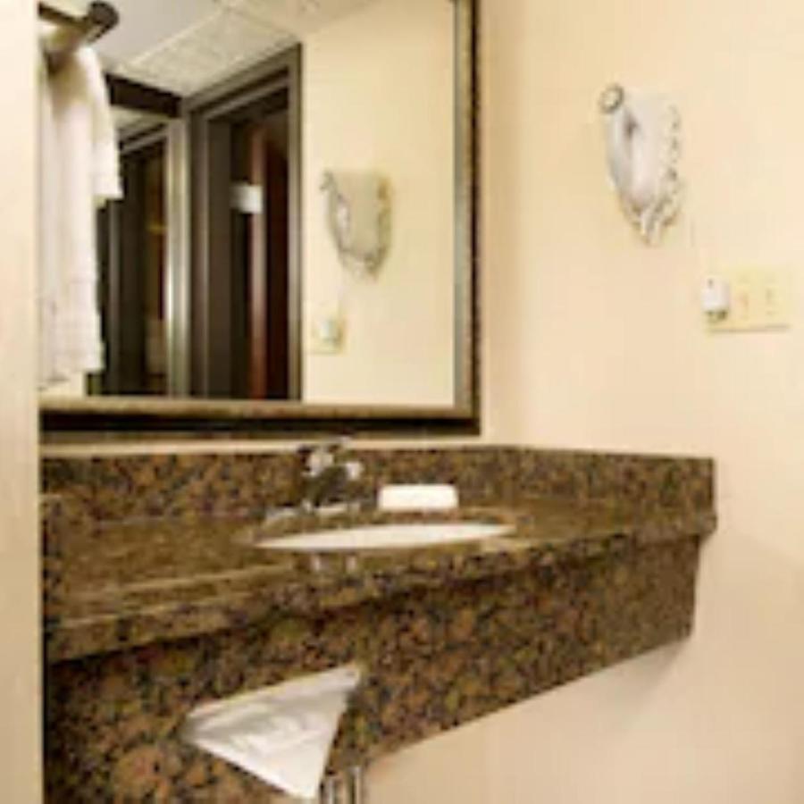 Hotel Lotus Kansas City Merriam المظهر الخارجي الصورة