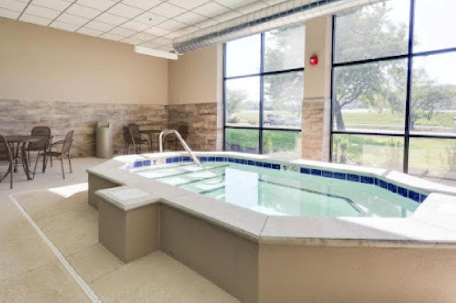 Hotel Lotus Kansas City Merriam المظهر الخارجي الصورة